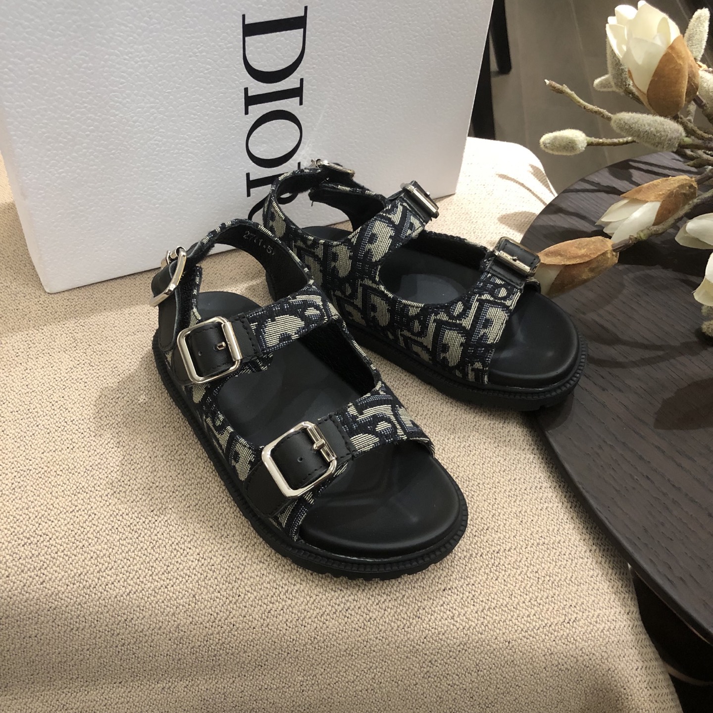 Children's shoes child
